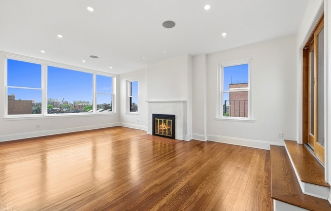 239 COMMONWEALTH AVE