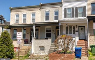 Live in one of the hottest neighborhoods in Baltimore in this 2bd 2.5bth home.