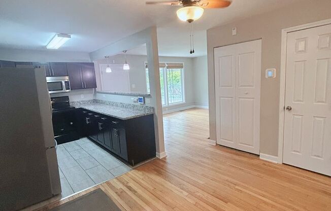 Charming 3-Bedroom Gem with a Screened-In Patio Oasis!