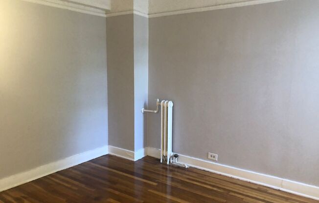 2 beds, 1 bath, 844 sqft, $1,350, Unit 4N