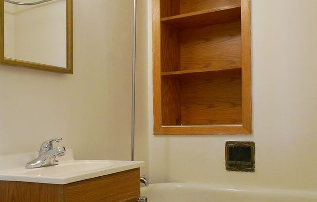 2 beds, 2 baths, 950 sqft, $1,415, Unit 10 - 210