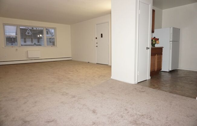 2 beds, 1 bath, 925 sqft, $1,389, Unit 1B