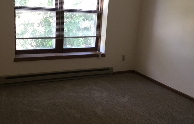 2 beds, 1 bath, 950 sqft, $1,750, Unit 7654CB