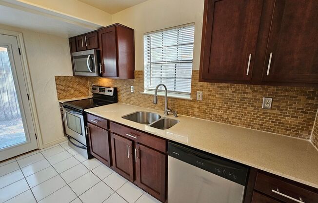 2 beds, 2 baths, $2,375