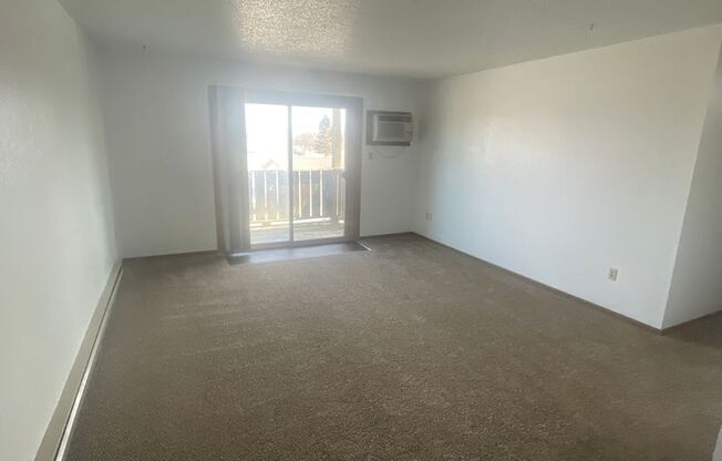 2 beds, 1 bath, 850 sqft, $800, Unit 701 - 10A