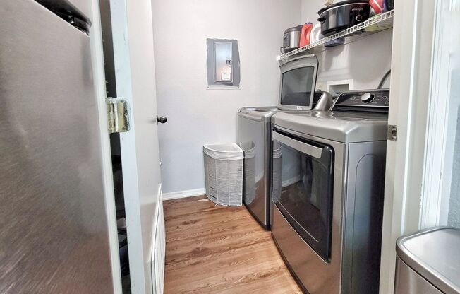 3 beds, 3 baths, $1,700, Unit Unit 527