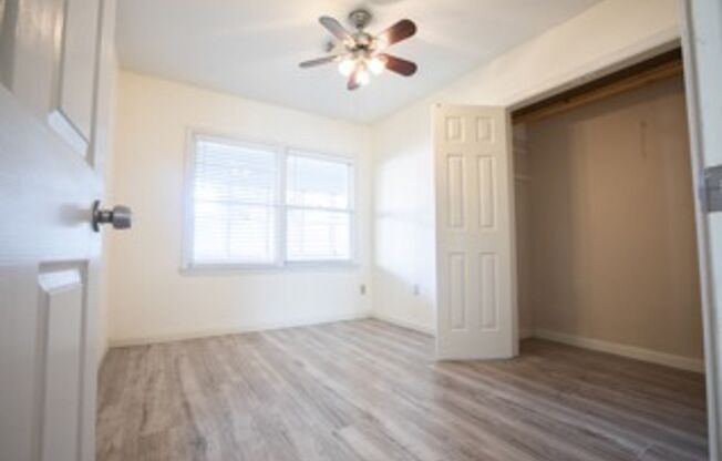 Galveston 3BR Home Near UTMB | Spacious Backyard + October 1st Move-In