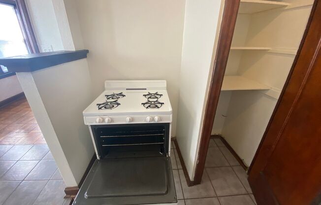 Studio, 1 bath, 400 sqft, $825, Unit 218