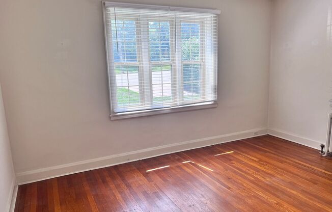 2 beds, 1 bath, 1,050 sqft, $1,695, Unit 01