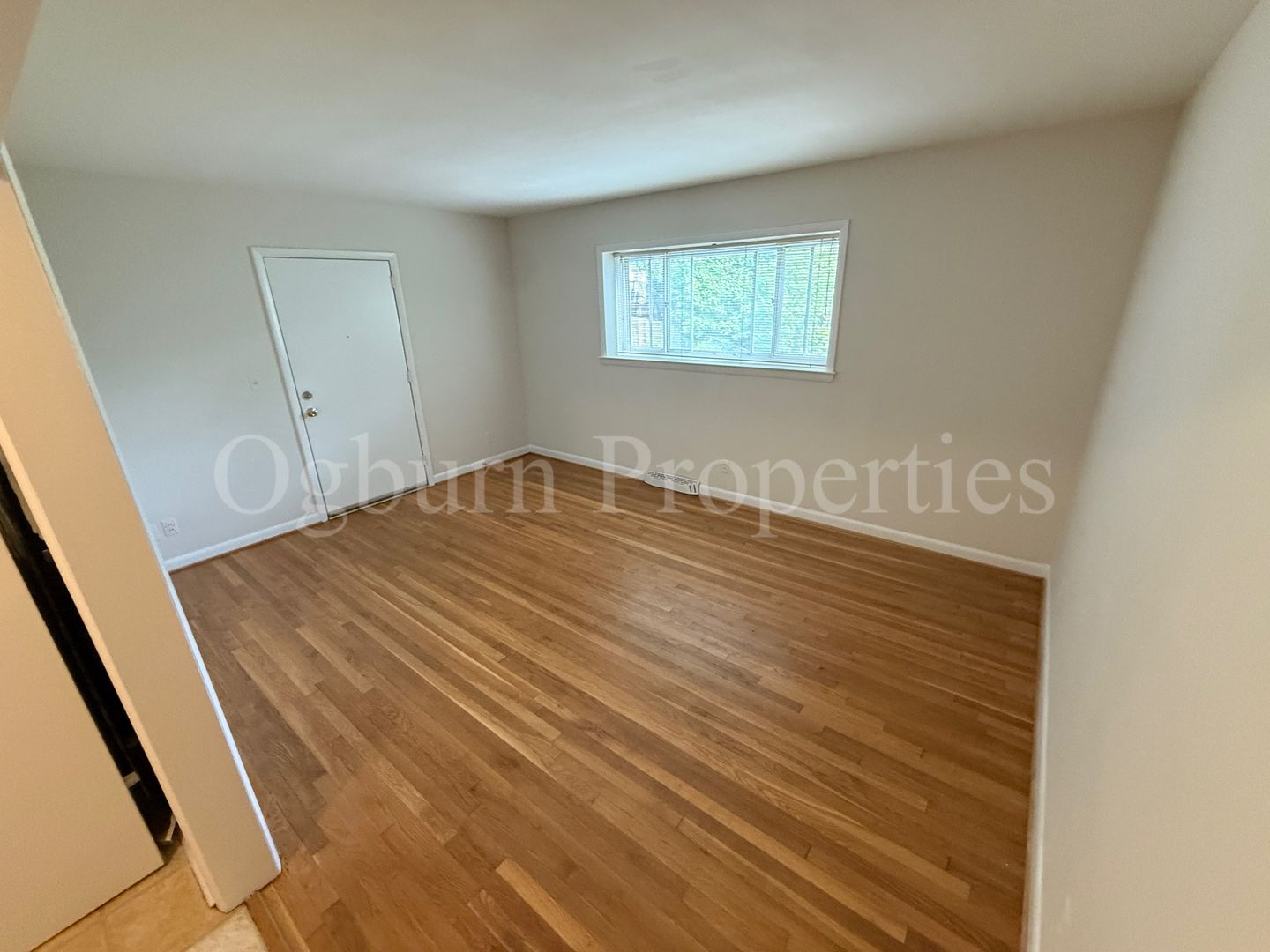 605011 - BALCONY COURT APTS