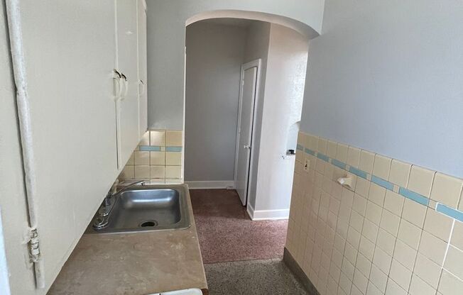 Studio, 1 bath, $550, Unit Apart #32