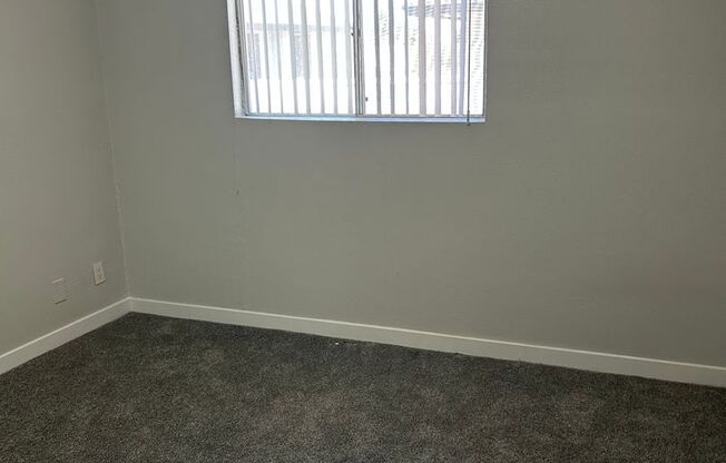 2 beds, 1 bath, 810 sqft, $1,195, Unit 76