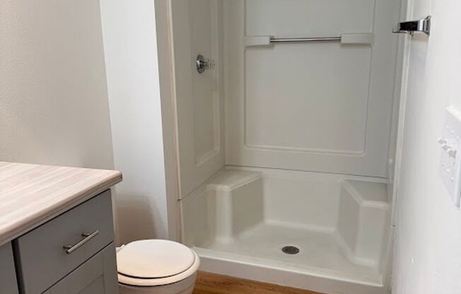 2 beds, 2 baths, 1,070 sqft, $1,625, Unit 14-202