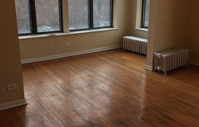 7722-28 N. MARSHFIELD