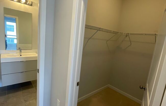 2 beds, 1 bath, 802 sqft, $1,695, Unit Unit 14