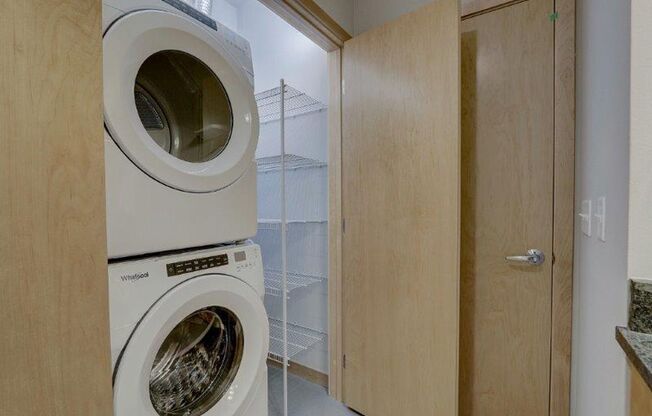 1 bed, 1 bath, 592 sqft, $1,725, Unit 518