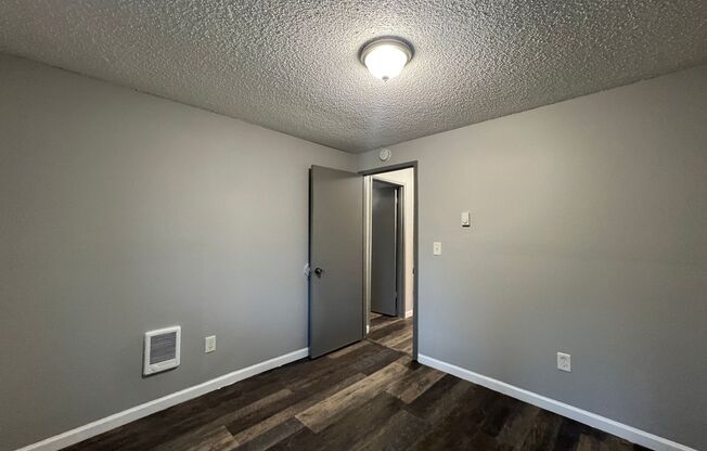 2 beds, 1 bath, 825 sqft, $1,300, Unit 306