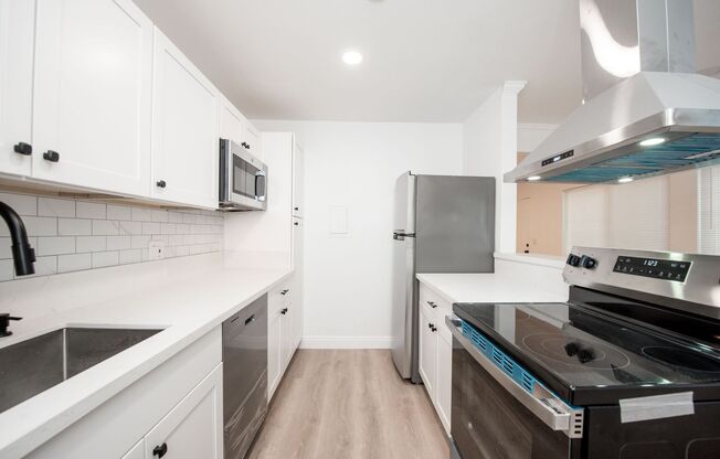 2 beds, 2 baths, $2,900, Unit A