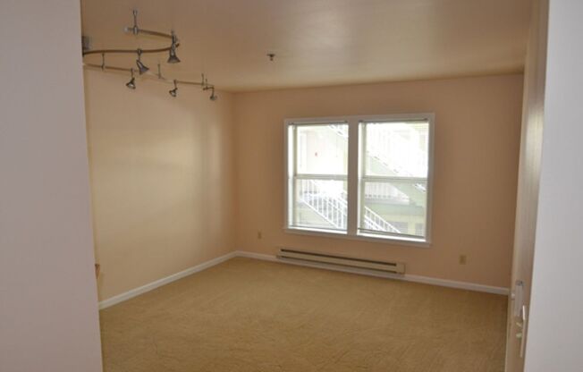 1 bed, 1 bath, $1,925, Unit Unit #E-308