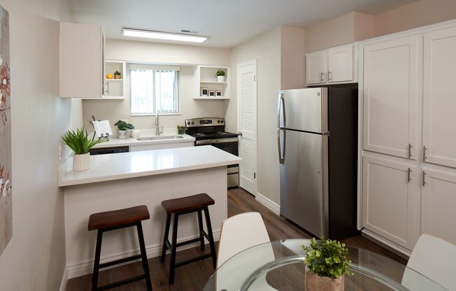 2 beds, 1 bath, 850 sqft, $1,099, Unit 122