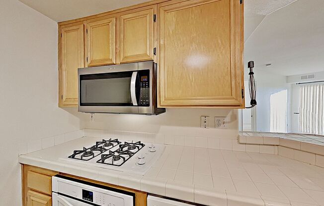 Spacious 2-Bedroom, 2-Bathroom Condo for Rent – Scripps Highlands