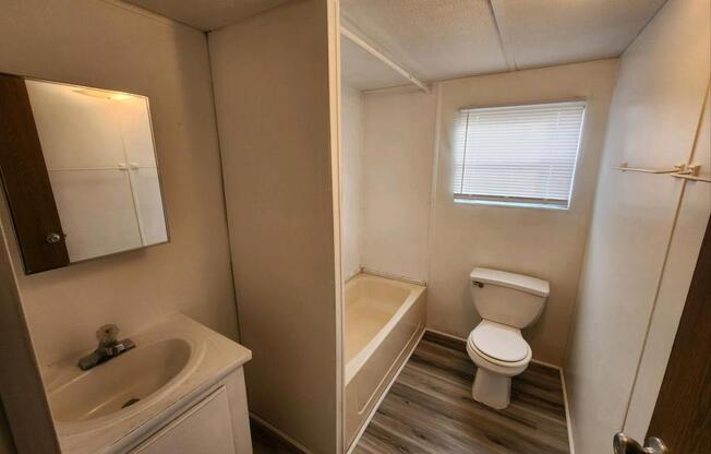 1 bed, 1 bath, 650 sqft, $1,000