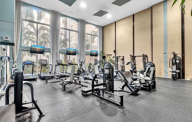 2 beds, 2 baths, 1,116 sqft, $4,000, Unit 17150 N Bay Rd # 2205
