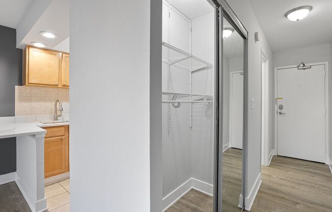 Studio, 1 bath, 275 sqft, $1,395, Unit 342