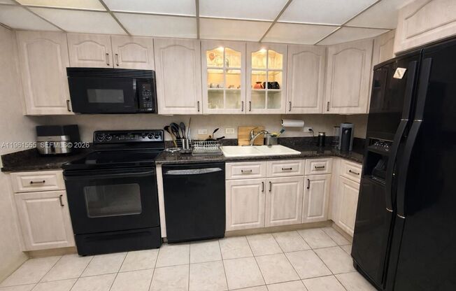 3 beds, 3 baths, $3,250, Unit # 1037