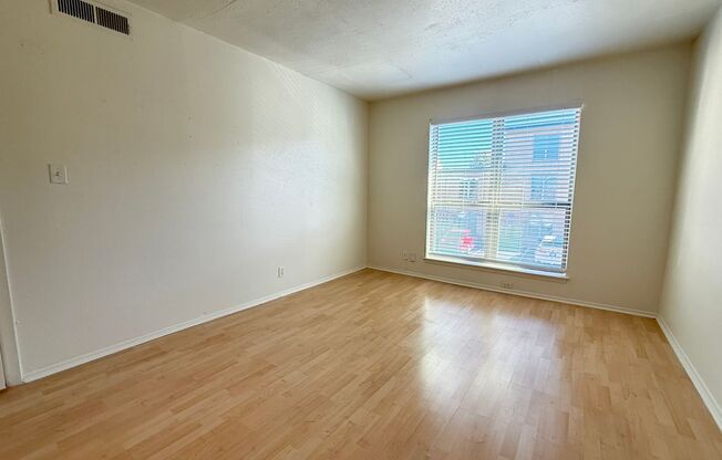 2 beds, 1 bath, 924 sqft, $1,709, Unit OPA-225