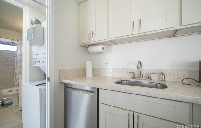1 bed, 1 bath, $2,100, Unit APARTMENT 2405