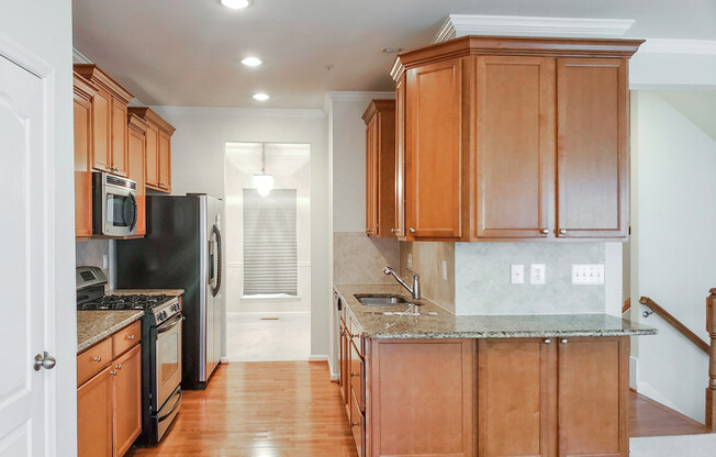 Charming SFH in Waldorf with 2-Car Garage,Fully Finished Lower Level, Upgraded Kitchen, and More!