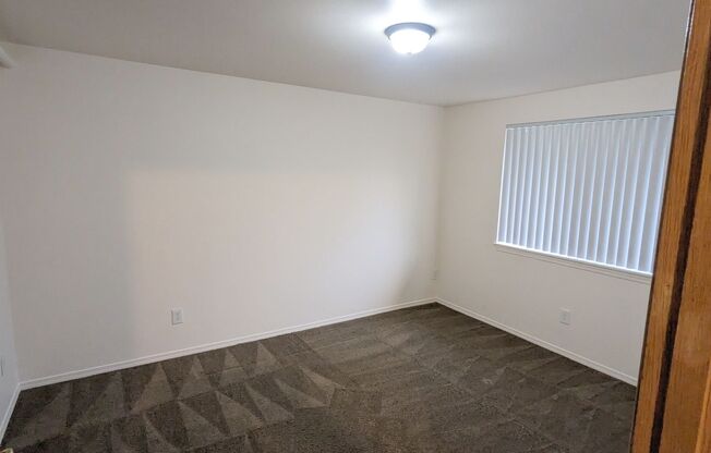 2 beds, 1 bath, 750 sqft, $1,195, Unit 31