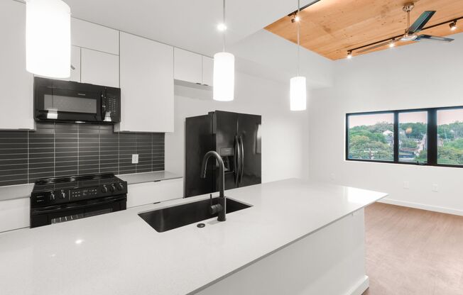 1 bed, 1 bath, 587 sqft, $1,273, Unit 301