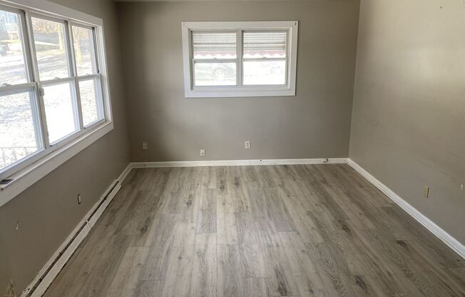 Cozy 2-Bedroom Home for Lease in Akron