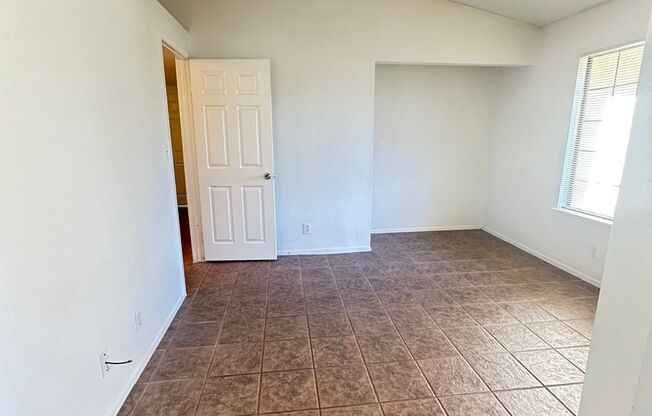 3 beds, 2 baths, $3,300