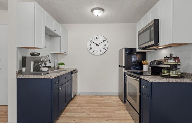 Olympic Square - Gorgeous Renovated Apartments