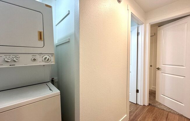 2 beds, 1 bath, 886 sqft, $1,695, Unit 125