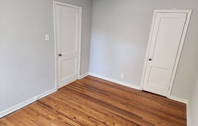 2 beds, 1 bath, 897 sqft, $2,335, Unit B-08