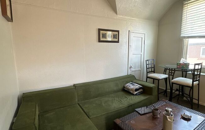 1 bed, 1 bath, $999, Unit D-3