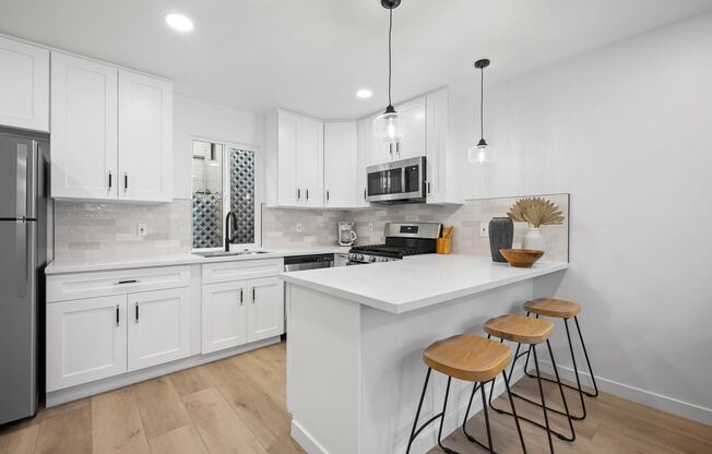 Newly remodeled and fully "furnished" 1 bed 1 bath in Mission Beach. 9 months rental or month to month.
