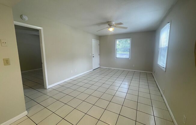 Conveniently Located 1 Bedroom, 1 Bath Apartment Near Downtown Orlando!