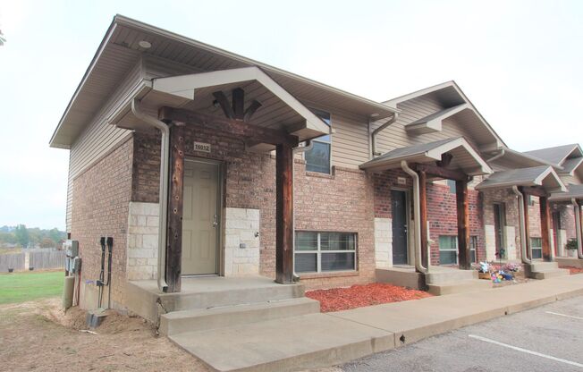 Lease Takeover Opportunity Available!- 2 Bedroom Duplex in Lindale!