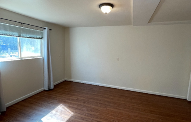 2 beds, 1 bath, 900 sqft, $1,325, Unit Unit 1