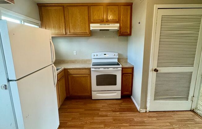 2 beds, 1 bath, 850 sqft, $1,095, Unit 213 South Race Street