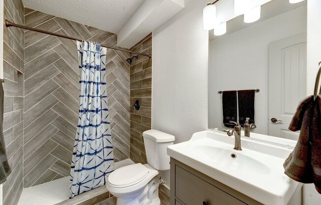 2 beds, 2 baths, 960 sqft, $2,100, Unit 203