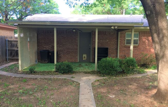 3 beds, 2 baths, $1,400