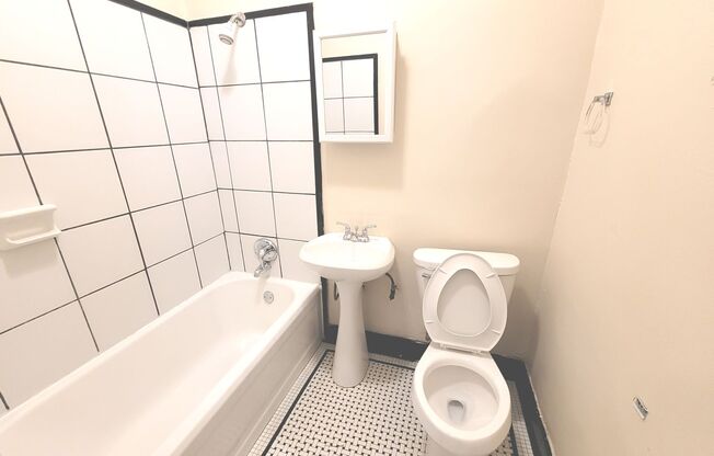 1 bed, 1 bath, $995, Unit 7