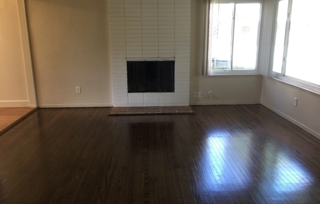 2 beds, 1 bath, $1,895, Unit 3826