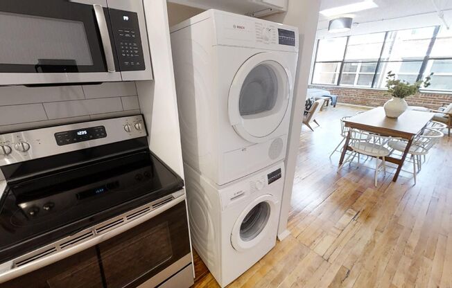 Studio, 1 bath, 806 sqft, $1,350, Unit 206